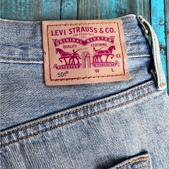 Levi's 501 Denim Cut off Shorts Button Fly Size 26 - Picture 9 of 10